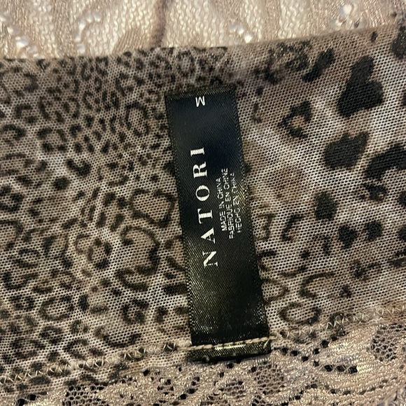 Sexy NATORI 2pc lingerie set 34D
Animal Print - Picture 4 of 8